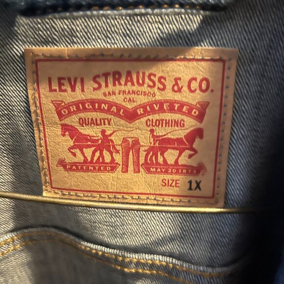 Levi's Denim Trucker Jacket--1X - Picture 3 of 3